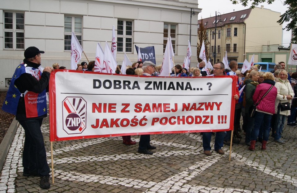 Bydgoszcz: protest nauczycieli przeciw reformie edukacji