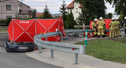 Potworny wypadek. Nie żyją trzy osoby. Kobieta z dzieckiem spłonęły w aucie