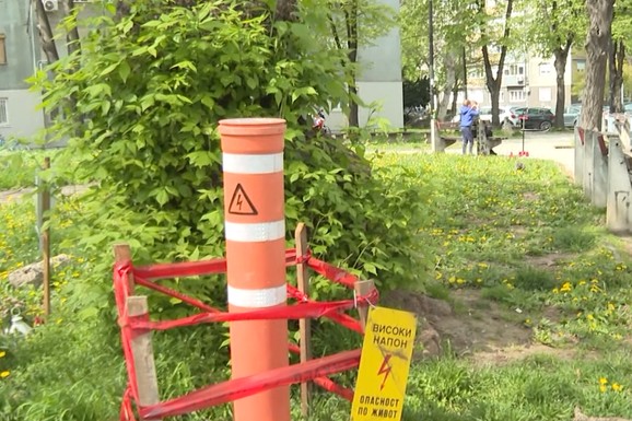 STRUJA UBILA ŽENU I PSA U BEOGRADU Strujni udari na ulici ODNOSE ŽIVOTE: Oglasili se iz Elektrodistribucije