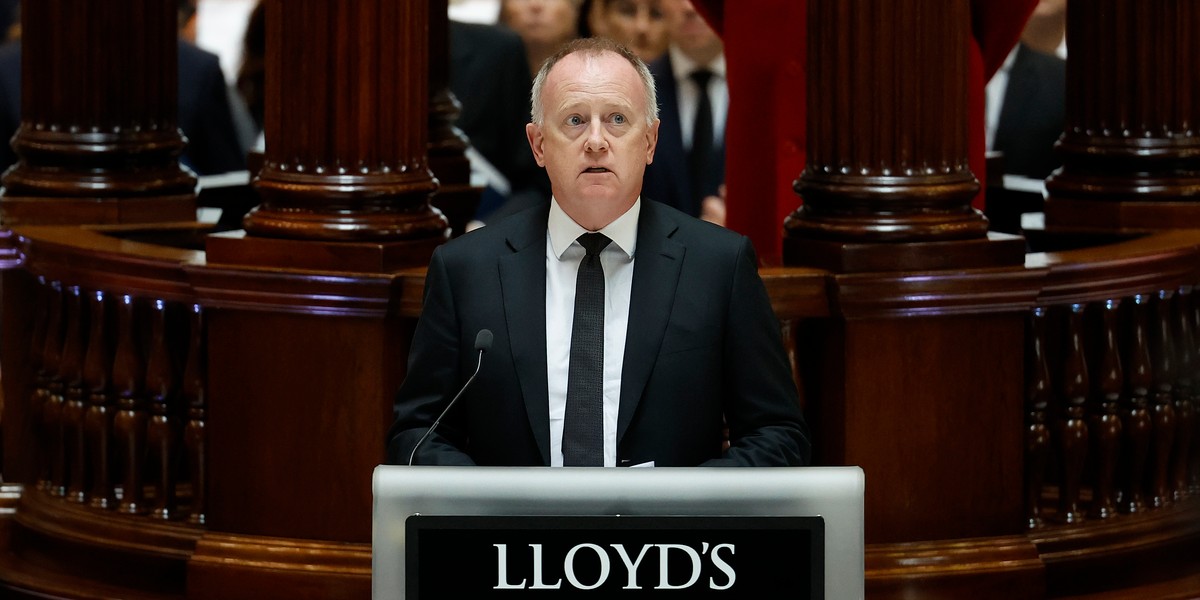 Dyrektor generalny Lloyd's of London, John Neal, głośno opowiada się za powrotem pracowników do biur. 