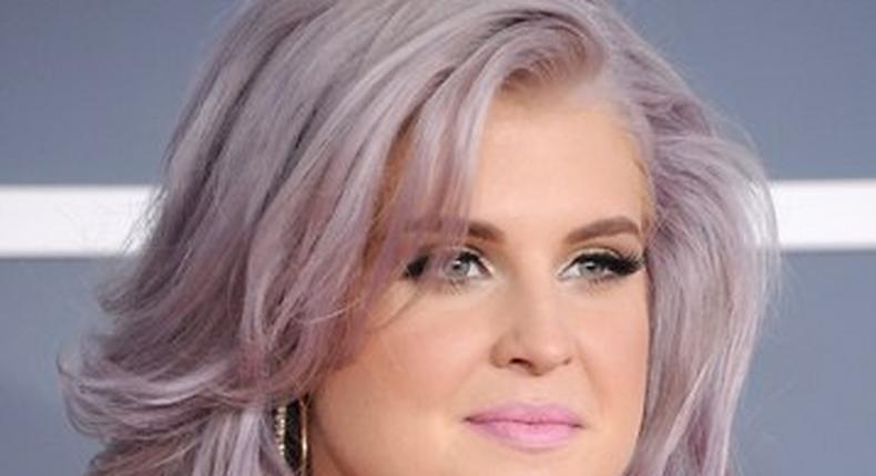 Kelly Osborne rocks her signature purple/lilac hair