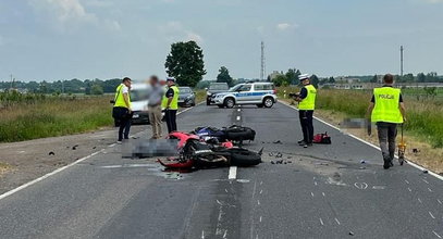 Dwa motocykle wbiły się w ciężarówkę. Dramat koło Puław