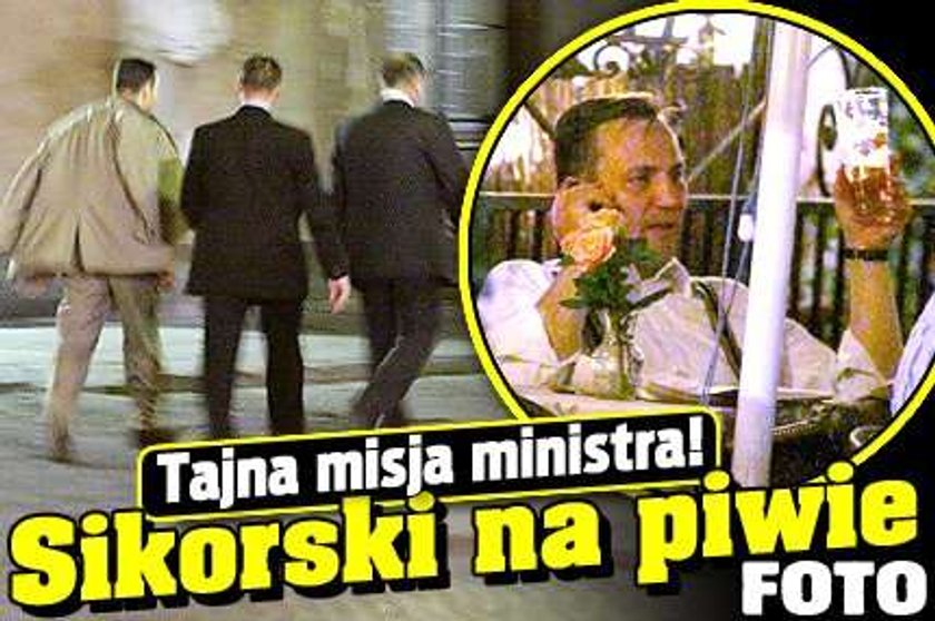 Tajna misja ministra. Sikorski na piwie! FOTO