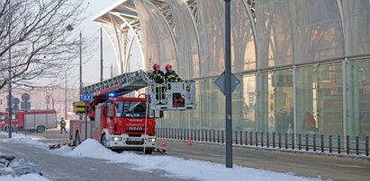 Sople w Łodzi jak groźne jednorożce. Na ratunek straż pożarna