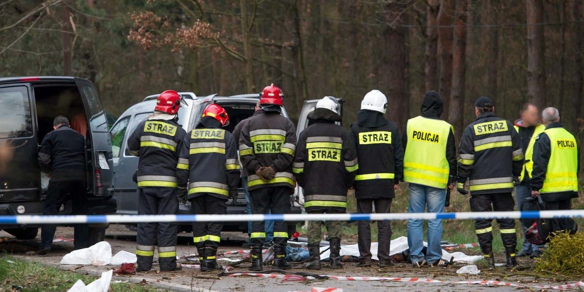 KLAMRY WYPADEK DROGOWY SIEDEM OFIAR