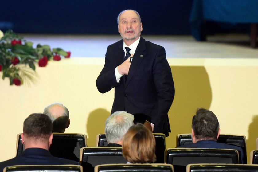 Oto agencja od marnotrawienia milionów. Macierewicz chce nią zarządzać