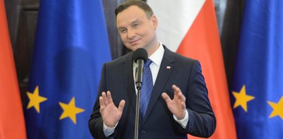 Tajemnicza dymisja generała po opłatku z Dudą