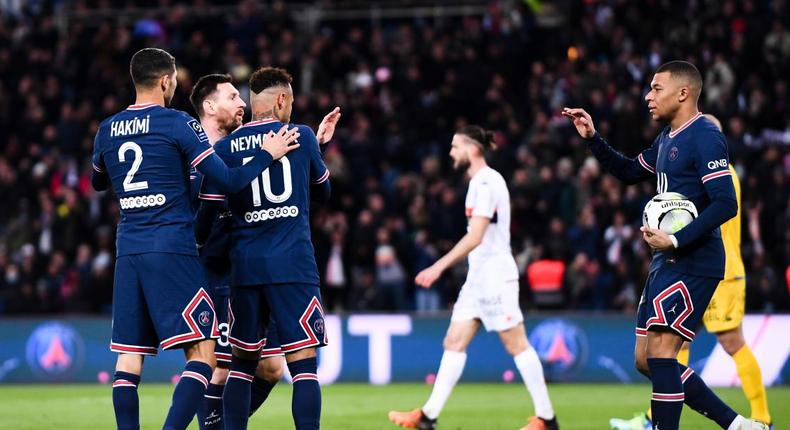Le PSG s'impose face à Lorient avec un Mbappé exceptionnel