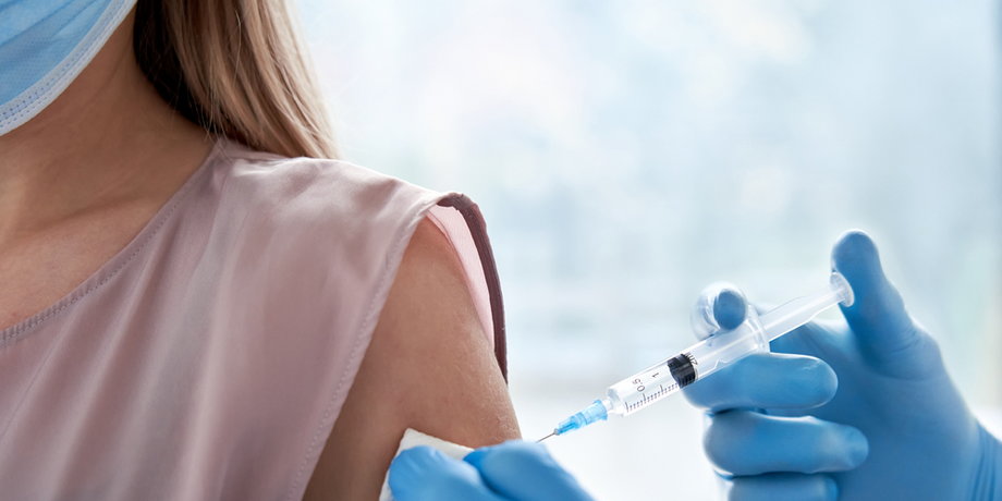 W przyszłości mogą być potrzebne szczepionki skierowane przeciwko nowym wariantom wzbudzającym obawy.