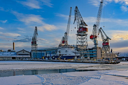 Stocznia w Finlandii chce zbudować dla Rosji gigantyczny lodołamacz. Pomimo sankcji