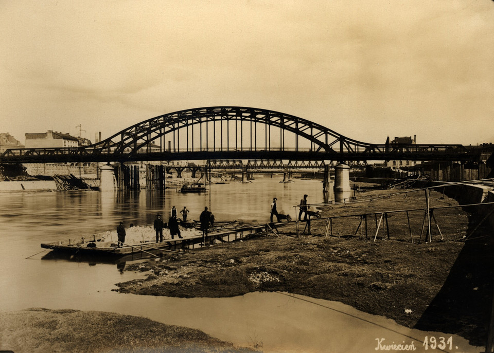 Cztery mosty: Piłsudskiego, Podgórski, Krakusa i kolejowy