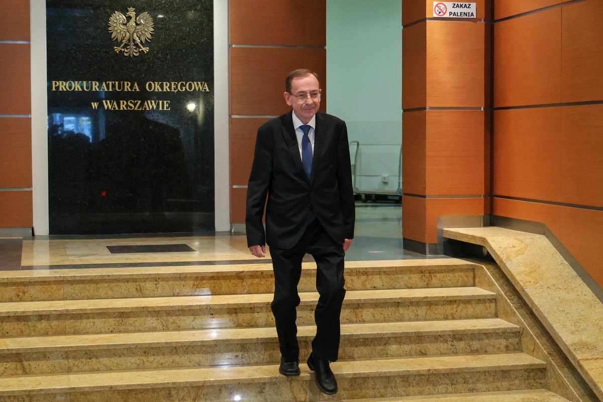 Minister spraw wewnętrznych i administracji w latach 2019-2023 oraz Koordynator Służb Specjalnych w latach 2015-2023 Mariusz Kamiński w siedzibie Prokuratury Okręgowej w Warszawie. Politycy PiS Mariusz Kamiński i Maciej Wąsik zostali wezwani do prokuratury, gdzie mają usłyszeć zarzuty dotyczące nielegalnego udziału w głosowaniach w Sejmie