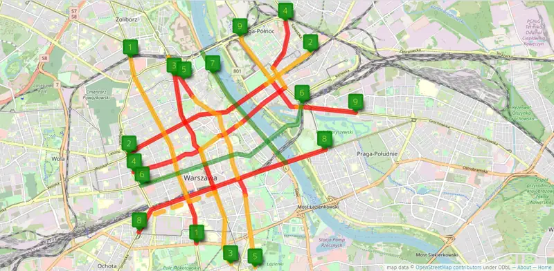 Mapa warszawskiej infrastruktury rowerowej. Kolorem czerwonym zaznaczono brak dróg rowerowych, na żółto widoczne są trasy niepełne, z kolei zielony kolor obrazuje ukończone drogi rowerowe.