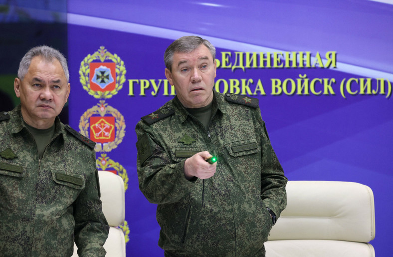 Od lewej: minister obrony Rosji Siergiej Szojgu i Szef Sztabu Generalnego Sił Zbrojnych Federacji Rosyjskiej Walerij Gierasimow