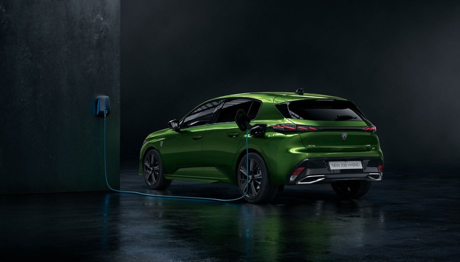 Nowy Peugeot 308 będzie dostępny także z napędem hybrydowym plug-in. W gamie silników pozostaną też jednostki dieslowskie. 