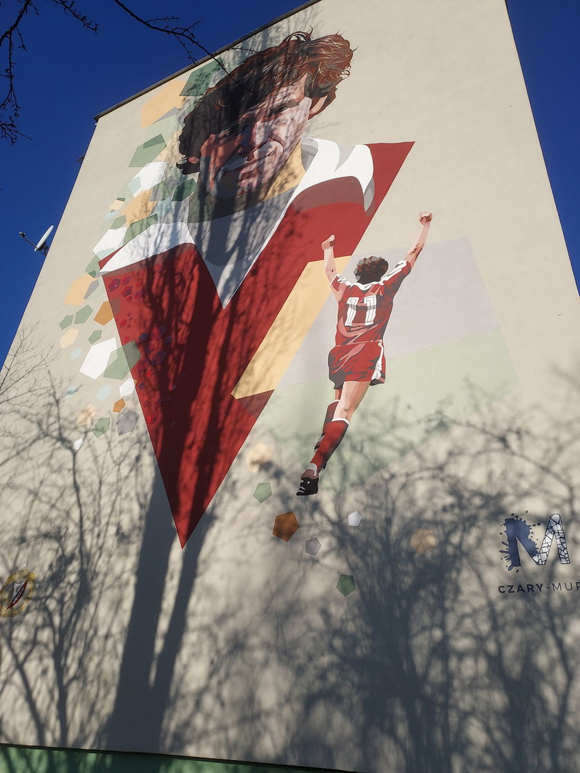 Mural z podobizną Włodzimierza Smolarka oficjalnie zaprezentowany. Tuż obok stadionu Widzewa Łódź