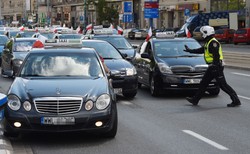 Protest taksówkarzy i rolników sparaliżuje dziś Warszawę. "Rozpoczęło się nękanie przez policję"