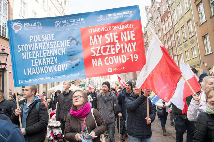 Demonstracja antyszczepionkowców w Gdańsku, 2021. 