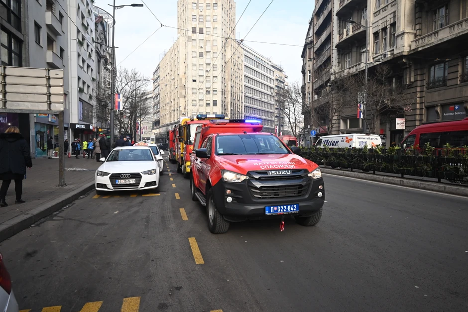 Požar u zgradi pored hotela na Terazijama