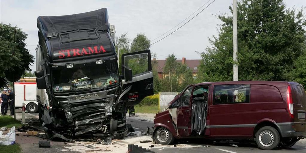 Tragedia pod Warszawą. Nie żyją trzy osoby! FOTO