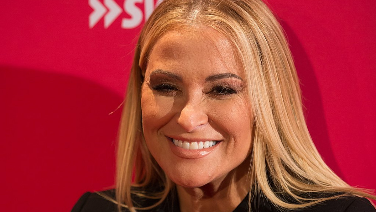 Amerykańska wokalistka Anastacia opowiada o swoim najnowszym albumie, walce z rakiem i kulcie młodości w show-biznesie. Anastacia siedzi na kanapie bez nieodłącznych okularów, które stały się jej znakiem rozpoznawczym. Pochodząca z Chicago wokalistka stała się sławna dzięki wydanemu w 2000 roku albumowi "Not That Kind", a piosenka "I’m Outta Love" podbiła światowe listy przebojów. Czas obszedł się z piosenkarką wyjątkowo łaskawie, jej głos zachował mocną, charyzmatyczną barwę, a donośny śmiech odbija się echem od ścian apartamentu w monachijskim hotelu Bayerischer Hof.