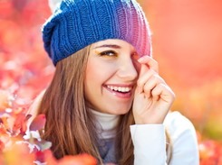 Czapka - i jej rodzaj! - ma duże znaczenie dla jesiennej kondycji włosów. Zobacz, co wybrać