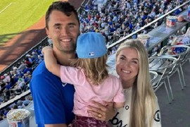 Udovica Čarlija Kirka otkrila kako je njihovoj ĆERKI objasnila SMRT NJENOG OCA: "Potrčala mi je u naručje i pitala me - GDE JE TATA"