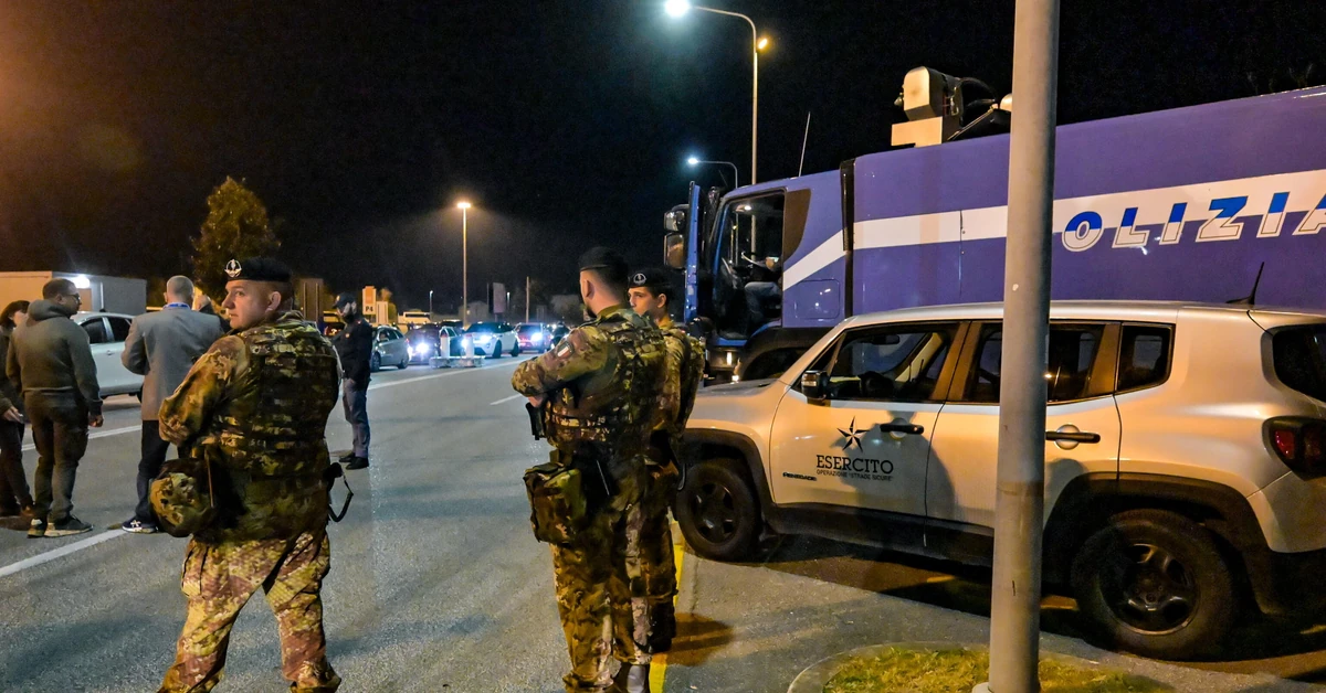 Starcia przed meczem Włochy - Izrael. Propalestyńscy manifestanci zaatakowali policję