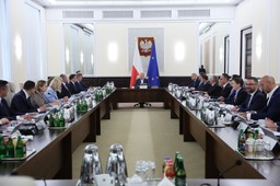 Rząd zgody na czas niezgody. Rekonstrukcja w cieniu chaosu