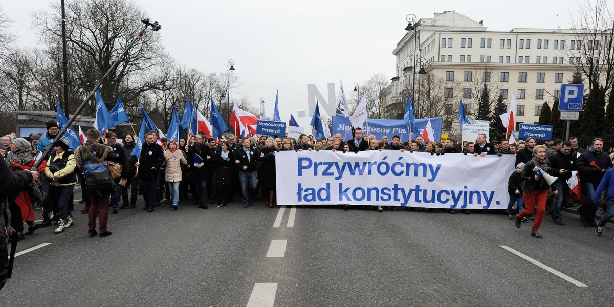 Protest KOD przed Trybunałem Konstytucyjnym