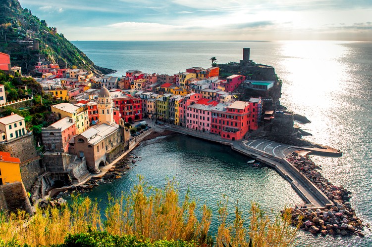 Niezwykle kolorowa  i radosna Vernazza jest uznawana za najładniejsze miasteczko Cinque Terre.