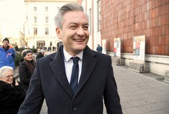 Biedroń jako Kwaśniewski 2.0: Trzeba odpartyjnić media publiczne i sądy [ROZMOWA]