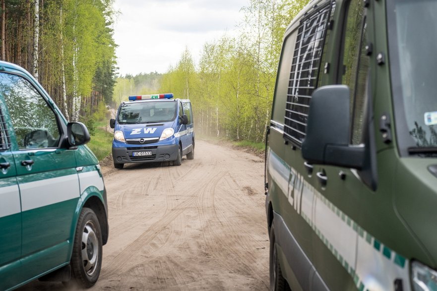 Służby w pobliżu miejsca znalezienia szczątków rakiety