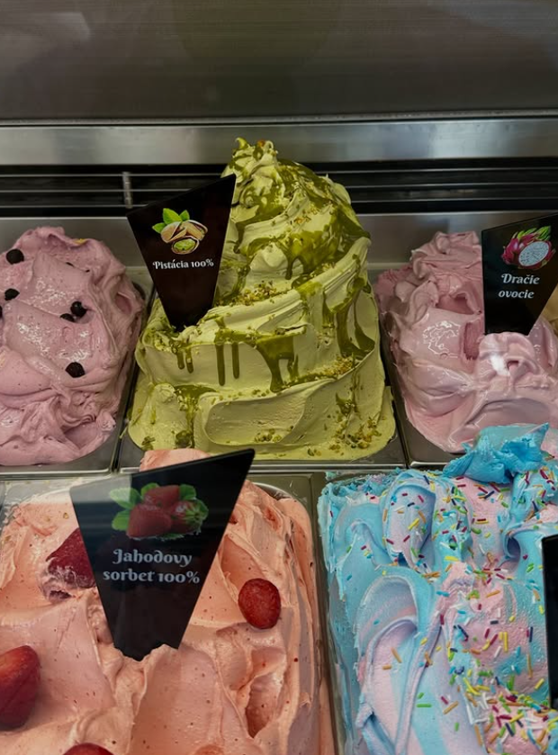 Kým inde pýtajú majland, v Senici kúpite kopček zmrzliny len za 80 centov. 