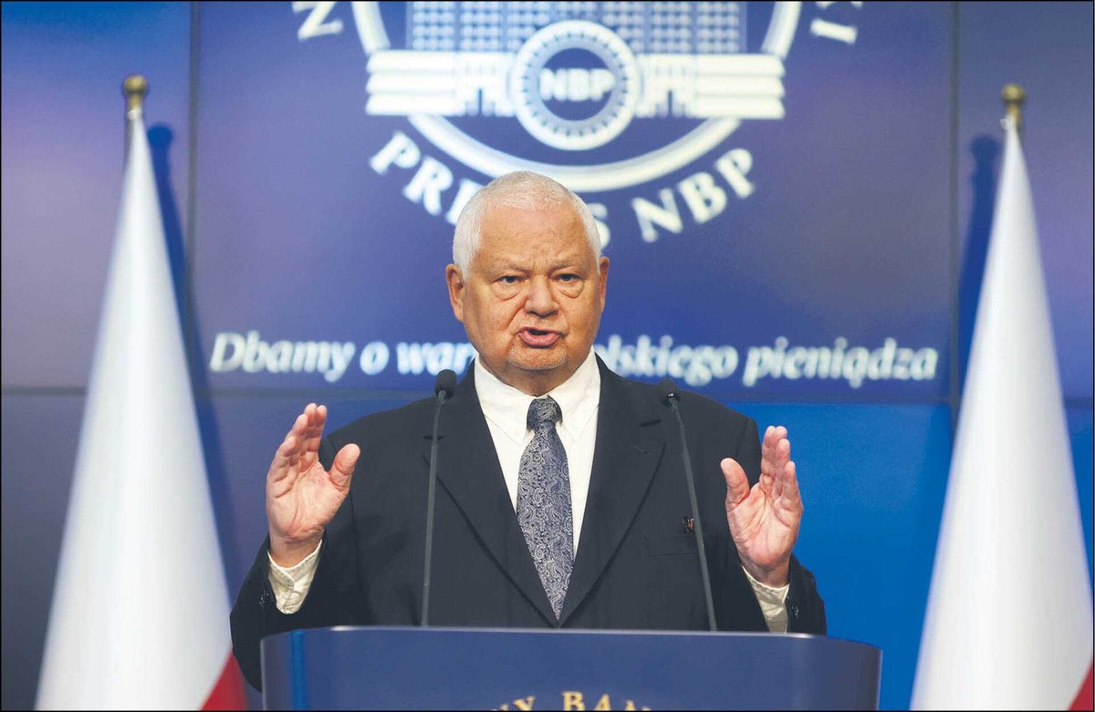 Po czerwcowym posiedzeniu Rady Polityki Pieniężnej Adam Glapiński, szef NBP, znów zasygnalizował zmianę nastawienia. Mniejsze obniżki stóp to niedobra wiadomość dla spłacających zadłużenie o zmiennej stopie lub chcących wnioskować o kredyt.