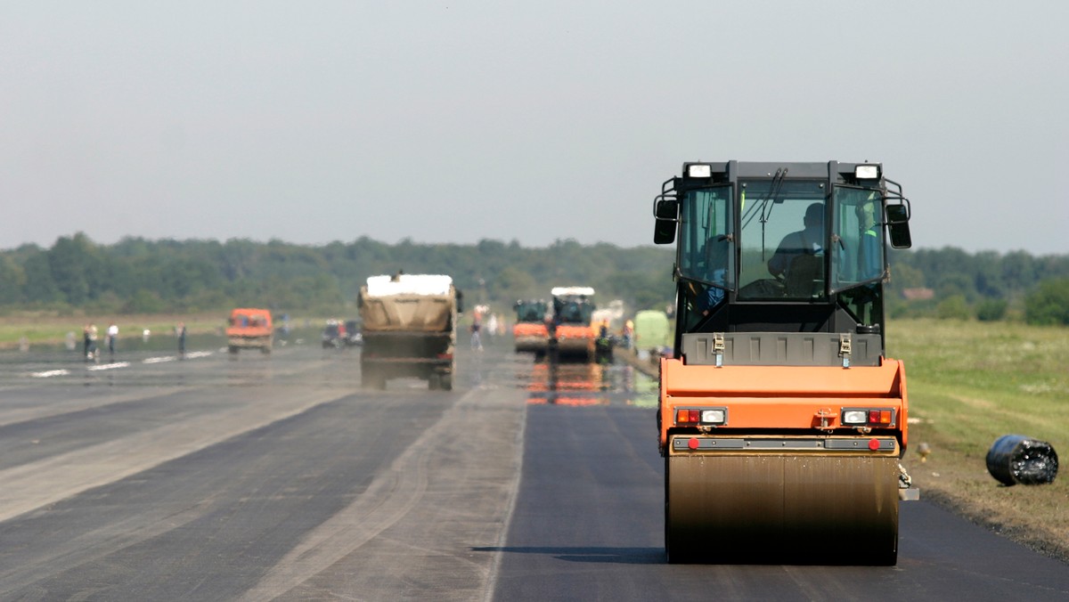 Podkarpackie samorządy w ramach Narodowego Programu Przebudowy Dróg Lokalnych (NPPDL) otrzymają ponad 15,5 mln zł. Wojewoda podkarpacki ogłosił już wstępną listę wniosków, które będą zrealizowane w przyszłym roku z tego programu.