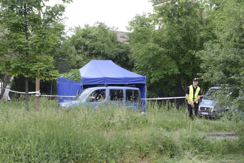 43-latek zginął pod komisariatem. Jest decyzja ws. policjantów