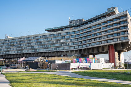 Opuszczony hotel w Krakowie w nowej odsłonie. Inwestycja na dachu