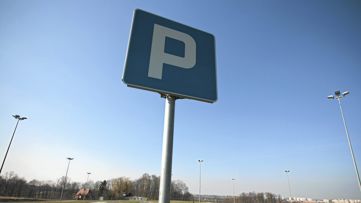 Na ulicy 1 Maja w Lublinie parkowanie będzie darmowe - zdecydował prezydent Lublina. Tabliczki informujące o opłatach znikną za kilka tygodni - informuje Radio Lublin.