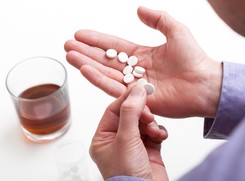 Zażywanie wielu leków jednocześnie zwiększa ryzyko groźnych powikłań