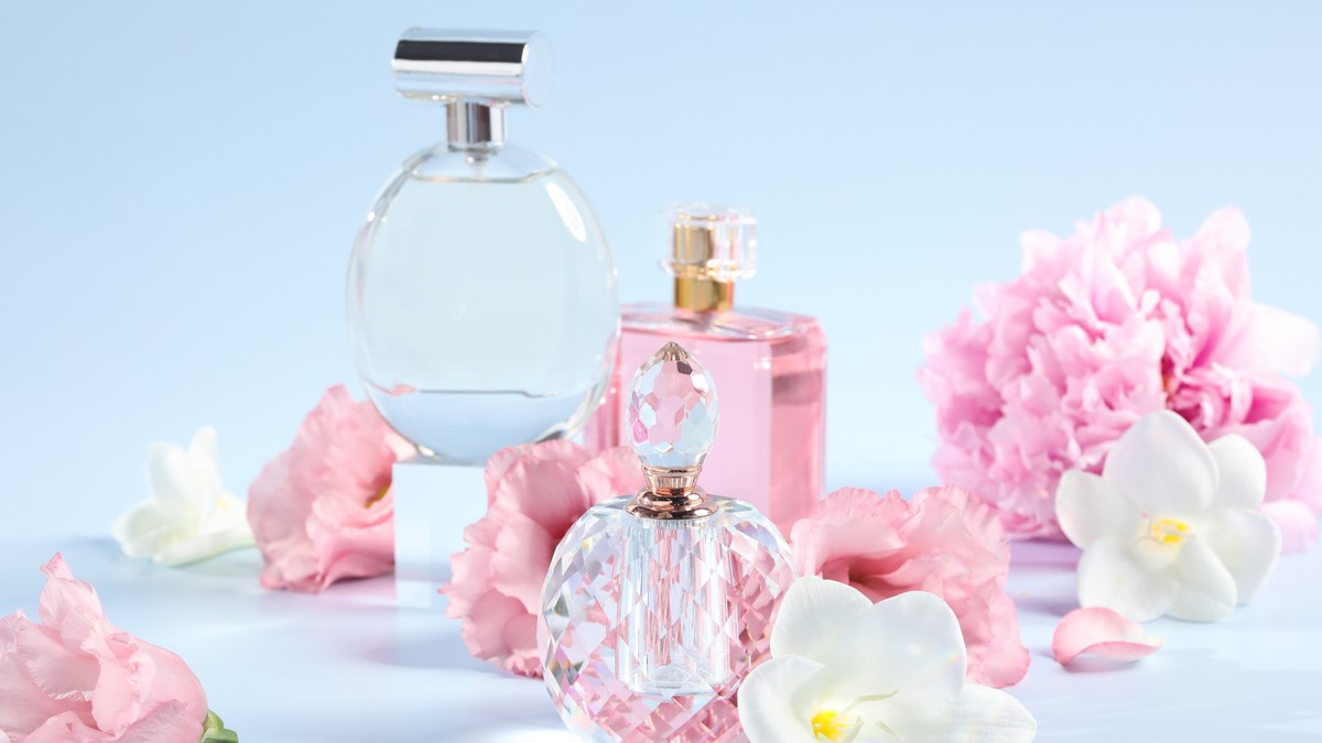 Najpopularniji parfemi za leto 2026: Ženski mirisi koji će obeležiti sezonu