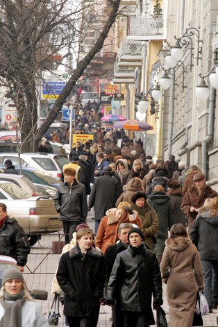 Polscy mężczyźni uważają, że kobiety też powinny zarabiać na dom