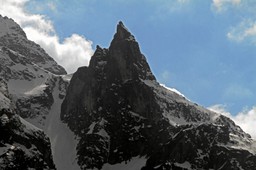 Lawina śnieżna porwała troje turystów w Tatrach