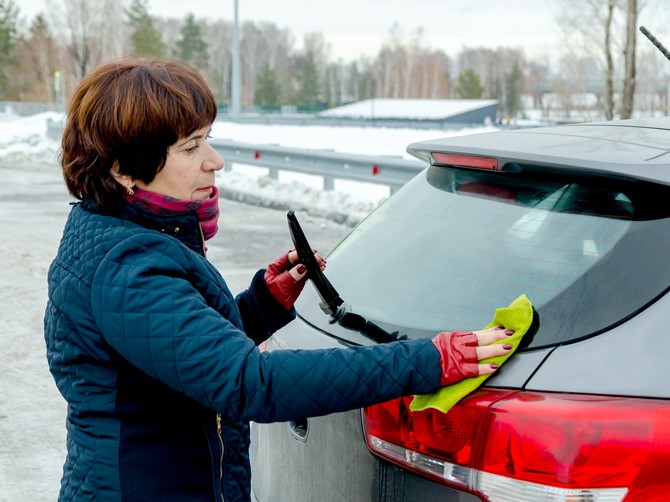 Od 3 sastojka sama pravim tečnost za čišćenje šoferšajbne bolje od skupih sredstava 