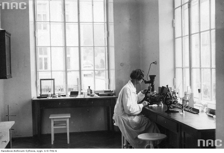W laboratorium przy pracy