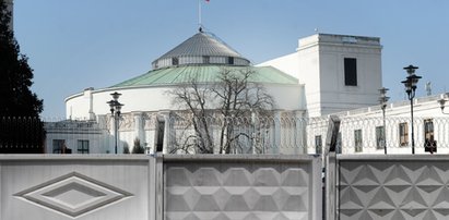 Sejm odgradza się płotem