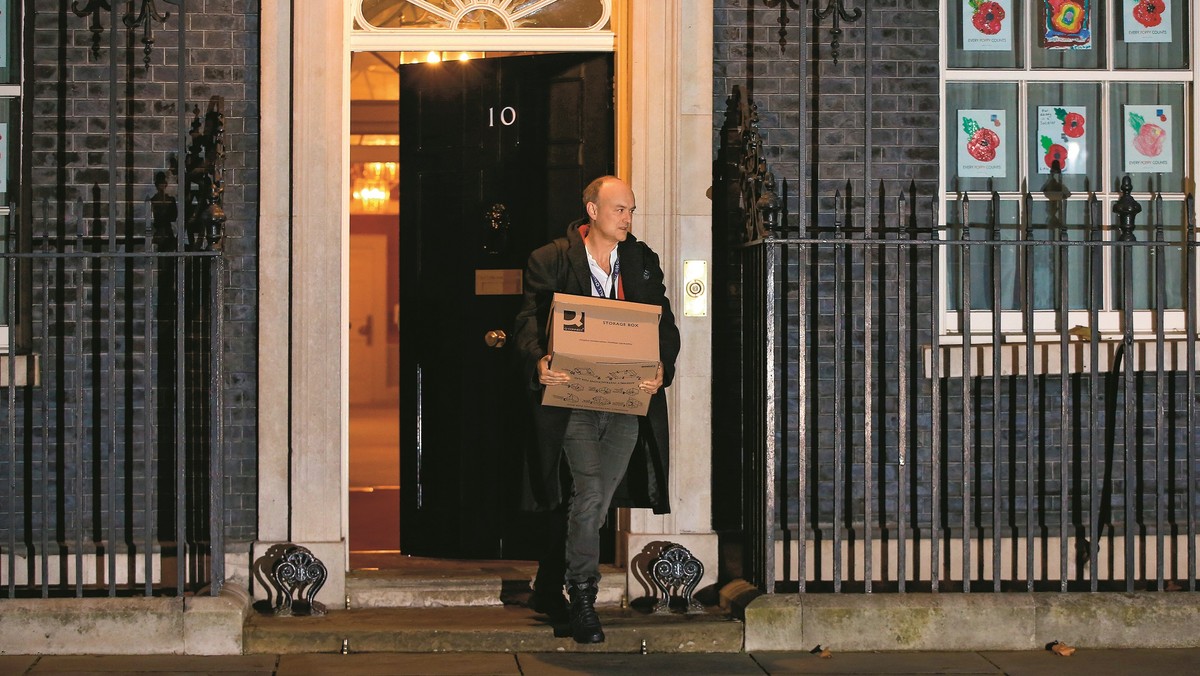 Dominic Cummings, były doradca Borisa Johnsona, opuszcza siedzibę premiera przy 10 Downing Street w Londynie, 13 listopada 2020 r. 