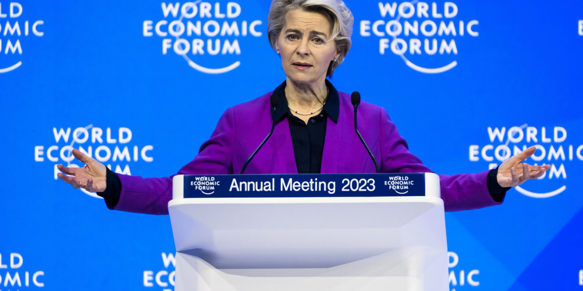 Przewodnicząca Komisji Europejskiej Ursula von der Leyen skrytykowała we wtorek w Davos wyścig Chin i Stanów Zjednoczonych.