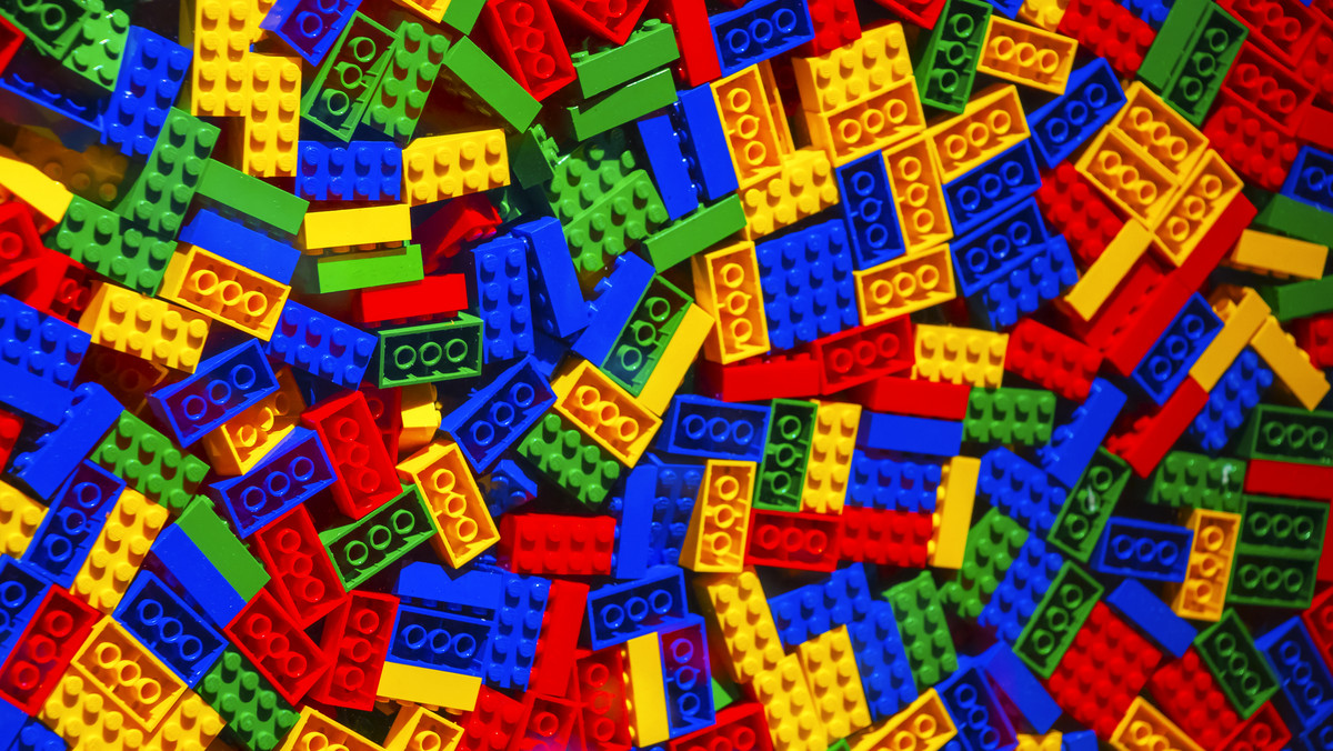 Klocki LEGO dla dziewczynek to jedna z najlepszych zabaw pobudzających wyobraźnię u dzieci. Dzięki nim dzieci już od ponad pół wieku rozwijają swoją kreatywność tworząc niesamowite budowle czy postacie z najsłynniejszych klocków na świecie. Zobacz - klocki lego dla dziewczynki.