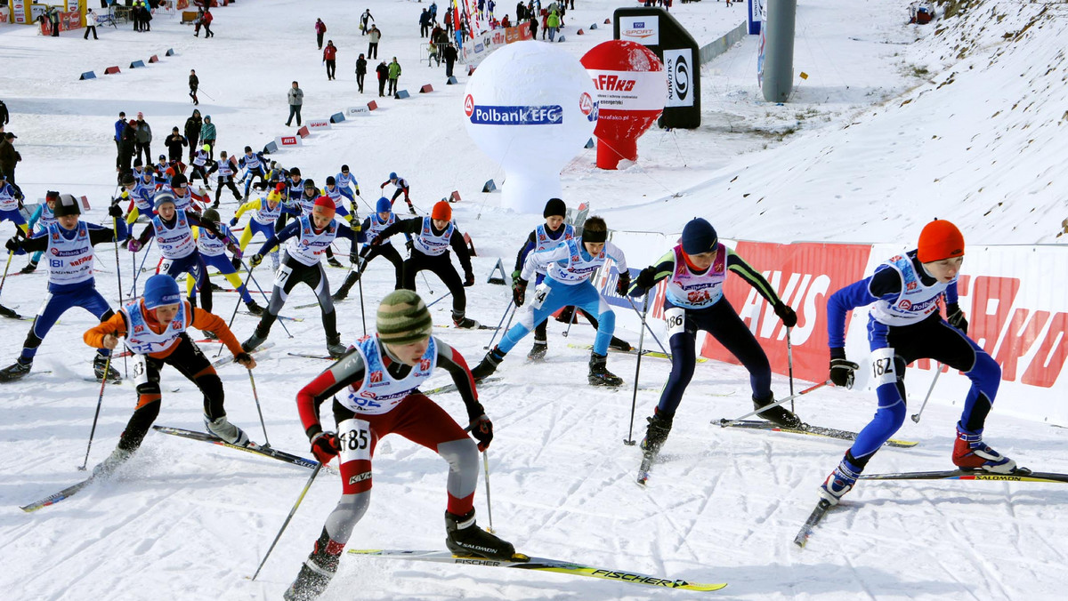 Mateusz Dragon prowadzi w klasyfikacji generalnej juniora E. Jest zawodnikiem NKS Trójwieś Beskidzka. W tym sezonie dwa razy wygrał zawody z cyklu Polbank CUP.